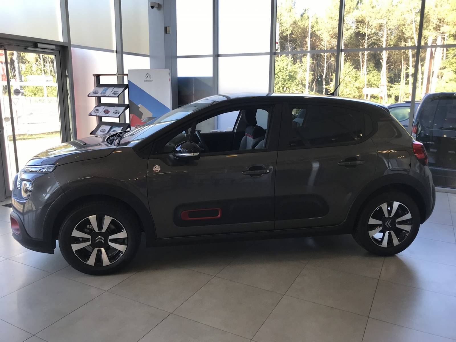 reserver sa citroen c3 en ligne neuve ou d'occasion essence ou diesel disponible rapidement au garage citroen brice à parempuyre proche eysines