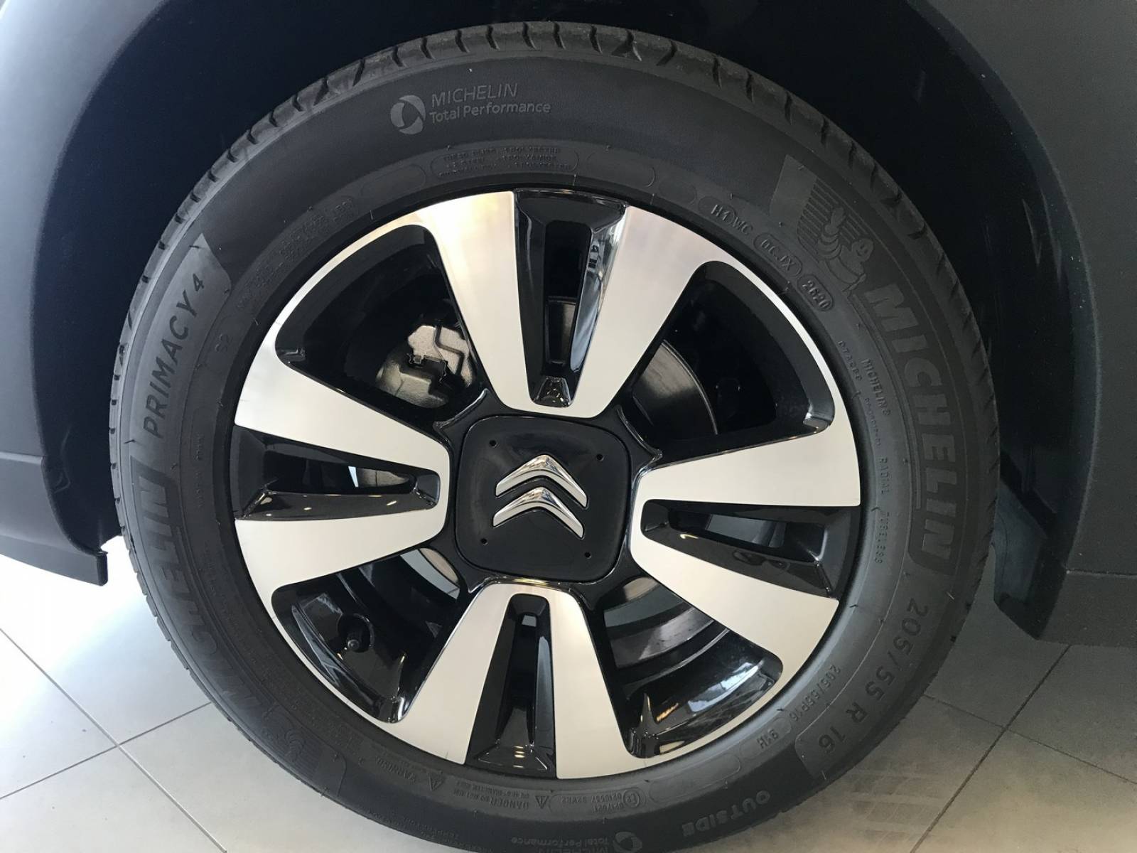 acheter une citroen c3 cseries avec jantes aluminium matrix garantie constructeur au garage citroen brice à parempuyre proche bruges