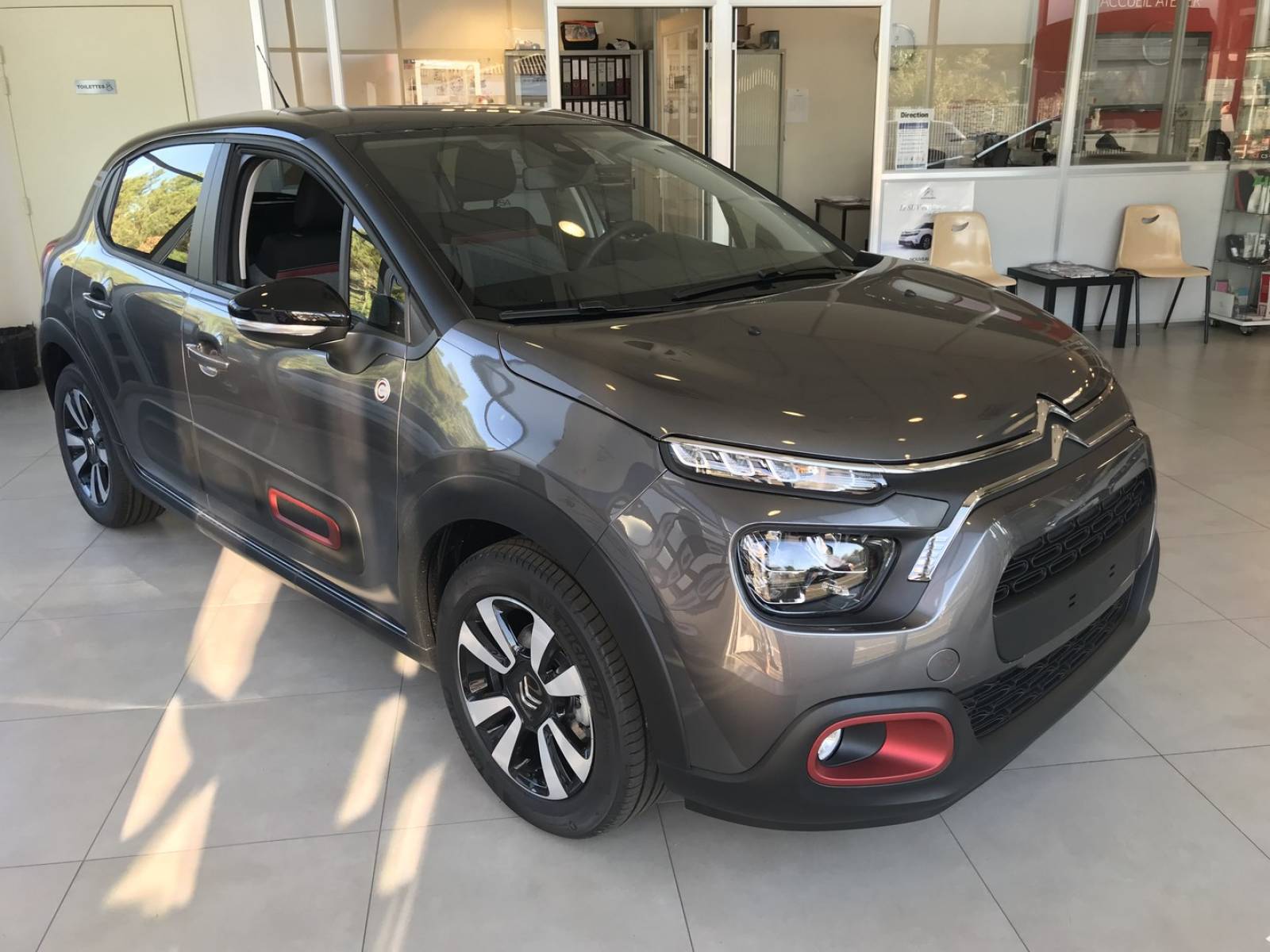 acheter sa nouvelle citroen c3 finition cseries gris platinium avec toit noir à parempuyre proche blanquefort