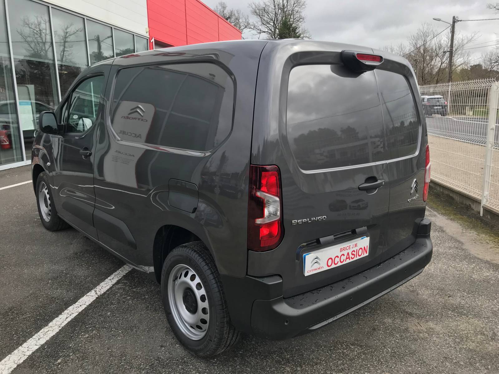 Commander en ligne votre futur citroen berlingo utilitaire avec 3 places gris platinium à parempuyre proche le bouscat