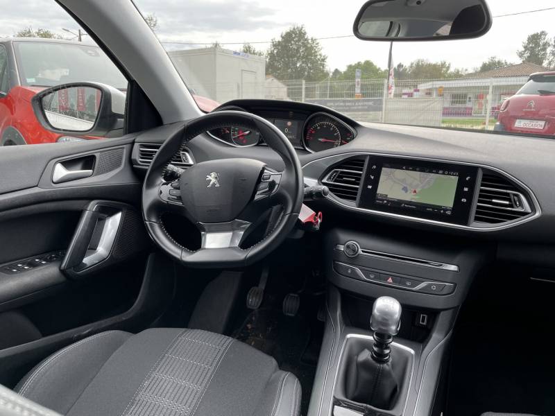 Commander peugeot 308 essence disponible à parempuyre en gironde