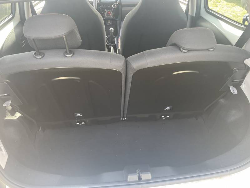 commander citadine pas cher au garage brice en LOA disponible sans attendre pas loin de chez mois à Parempuyre